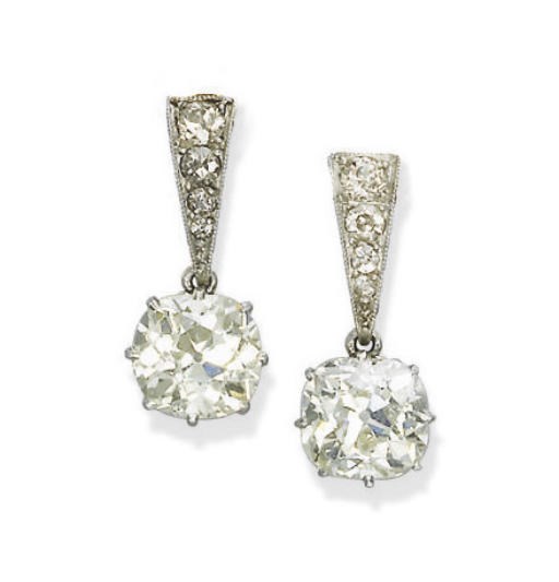 A PAIR OF DIAMOND EAR PENDANTS