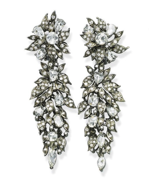 A PAIR OF DIAMOND EAR PENDANTS
