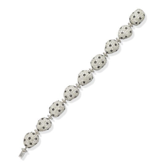 A DIAMOND AND BLACK DIAMOND 'PEBBLE' BRACELET, BY MICHELE DELLA VALLE