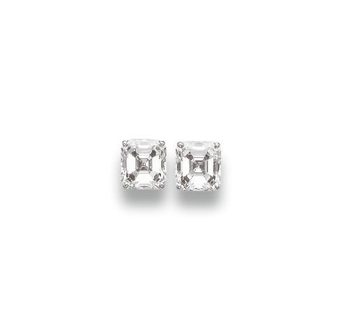 A PAIR OF DIAMOND EAR STUDS