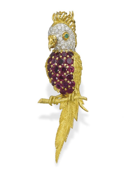 A GOLD, RUBY AND DIAMOND PARROT BIRD BROOCH