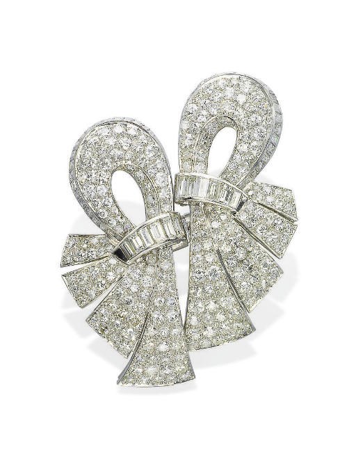 A DIAMOND DOUBLE-CLIP BROOCH