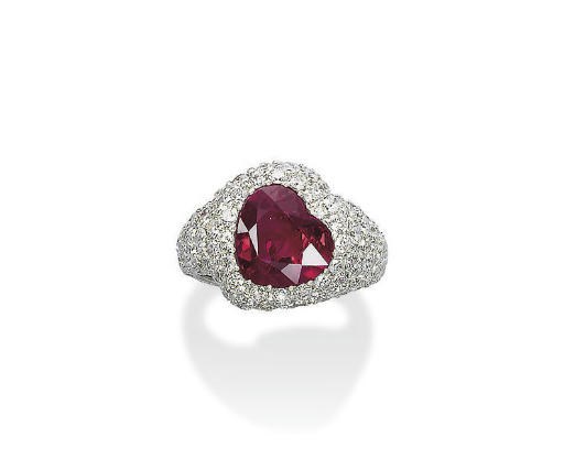 A CHARMING RUBY RING, BY DE GRISOGONO