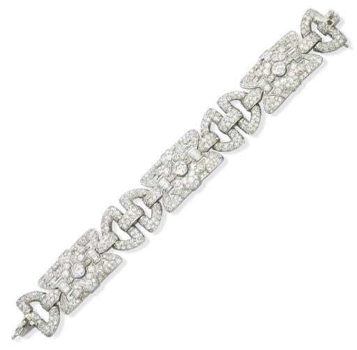 AN ART DECO DIAMOND BRACELET