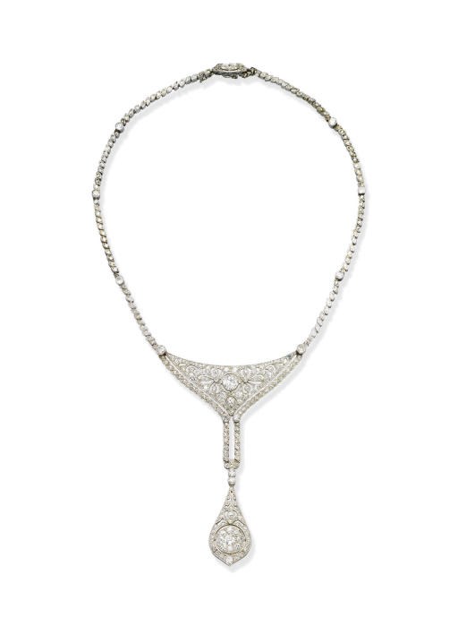 A BELLE EPOQUE PENDENT DIAMOND NECKLACE