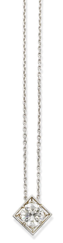 A DIAMOND PENDENT NECKLACE