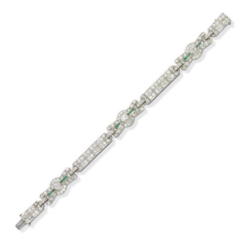 AN ART DECO DIAMOND AND EMERALD BRACELET