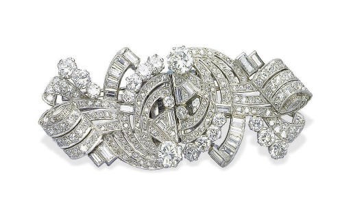 AN ART DECO DIAMOND BROOCH