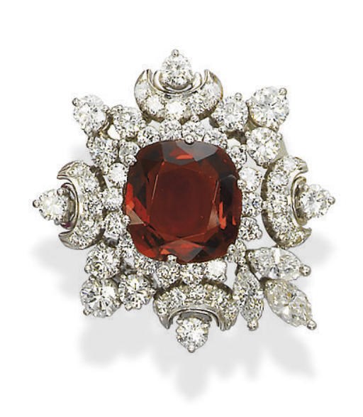 A SPINEL AND DIAMOND BROOCH