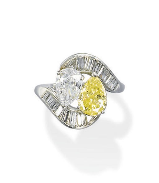 A COLOURED DIAMOND AND DIAMOND 'TOI ET MOI' RING
