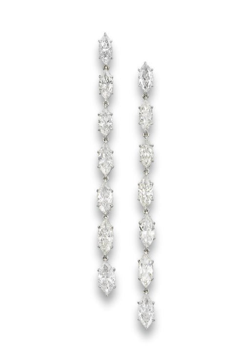 A PAIR OF DIAMOND EAR PENDANTS