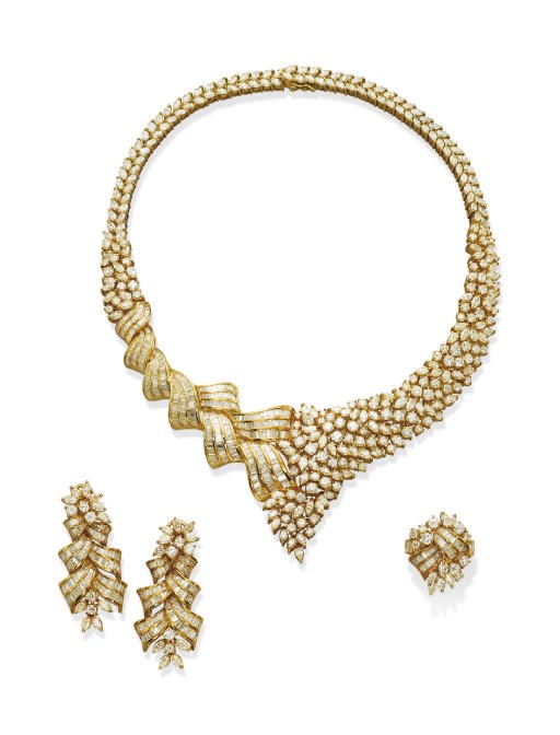 A SUITE OF DIAMOND JEWELLERY