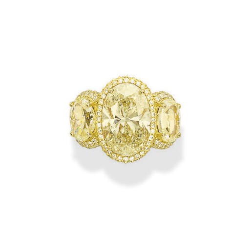 A COLOURED DIAMOND RING