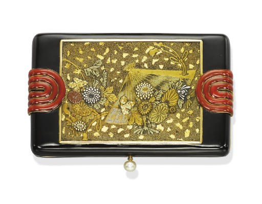 AN ART DECO GOLD AND ENAMEL VANITY CASE