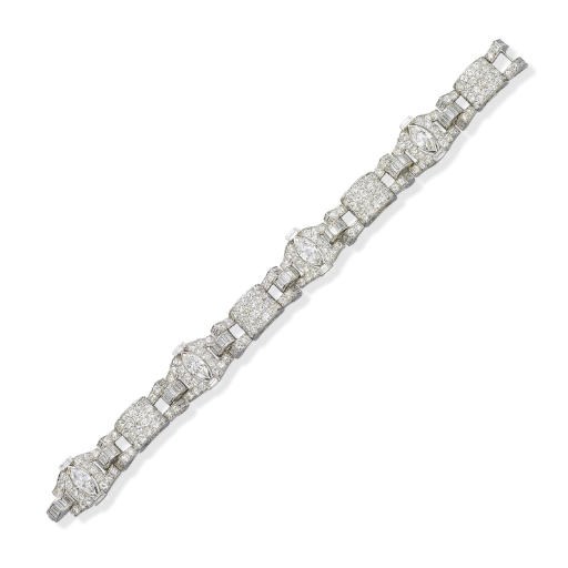 AN ART DECO DIAMOND BRACELET