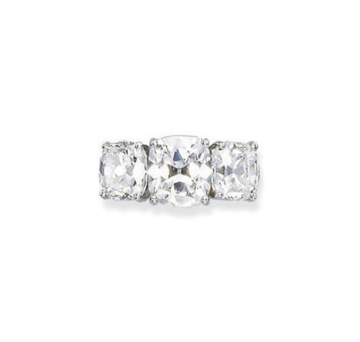 A THREE-STONE DIAMOND RING
