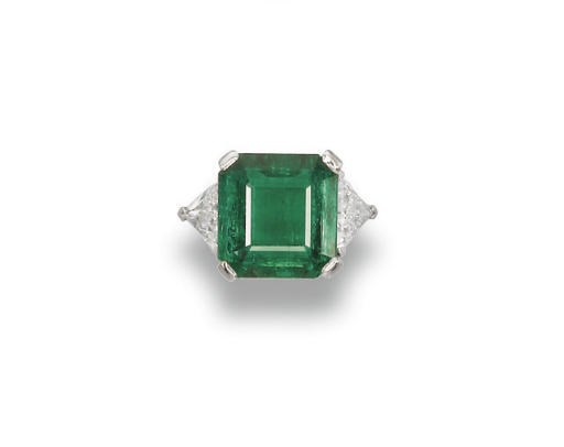 AN EMERALD AND DIAMOND RING