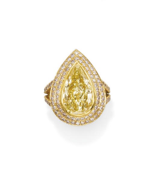 A COLOURED DIAMOND RING