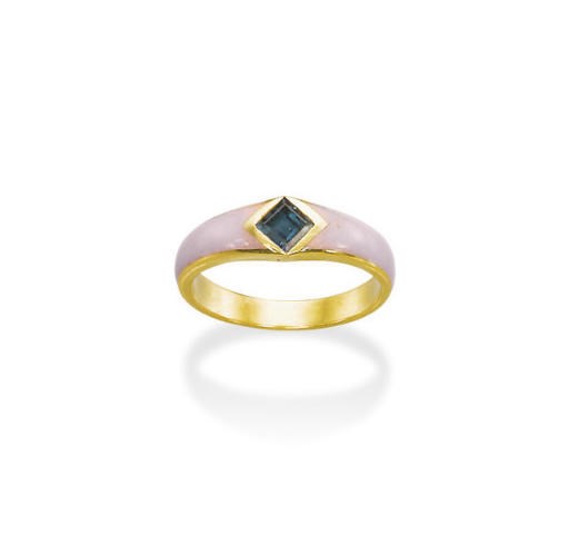 AN ANTIQUE ALEXANDRITE AND ENAMEL RING