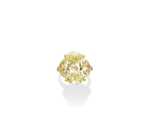 A COLOURED DIAMOND RING