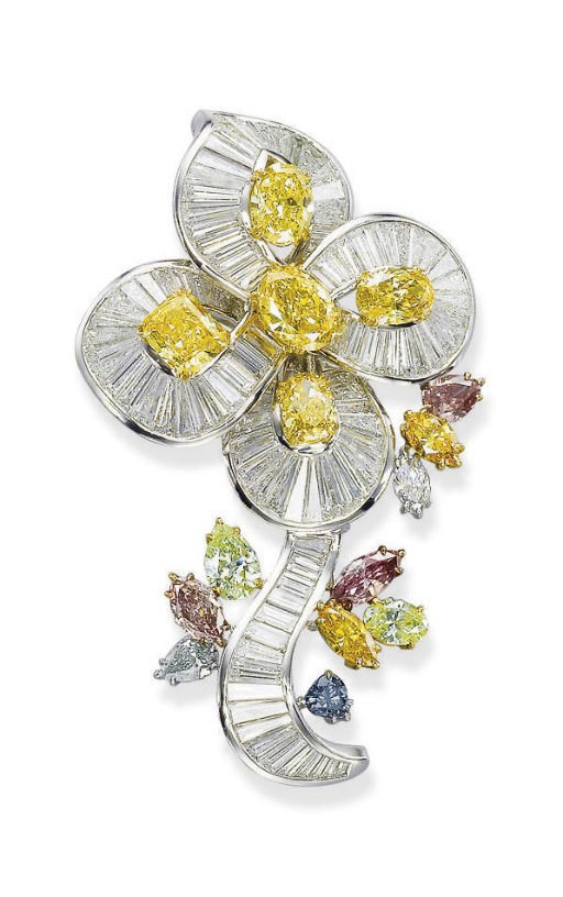 A COLOURED DIAMOND AND DIAMOND BROOCH, BY CARVIN FRENCH