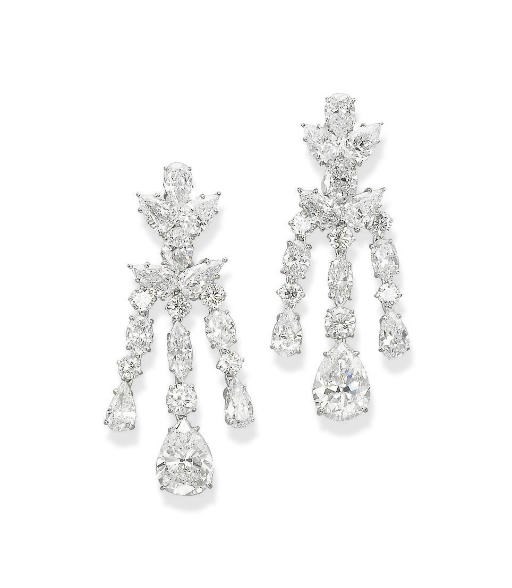 A PAIR OF DIAMOND EAR PENDANTS