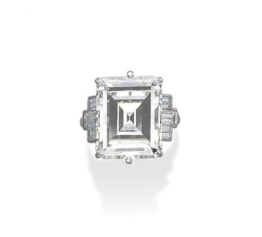 AN ART DECO DIAMOND RING