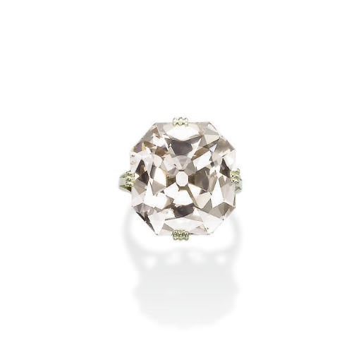 AN EXCEPTIONAL ANTIQUE COLOURED DIAMOND RING