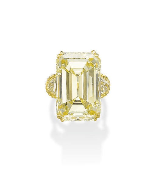 A COLOURED DIAMOND RING