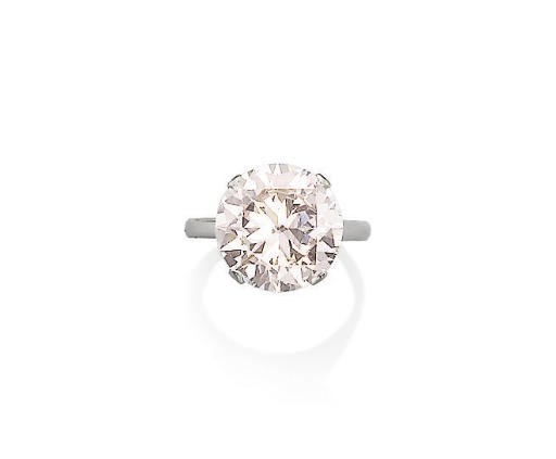 A COLOURED DIAMOND RING