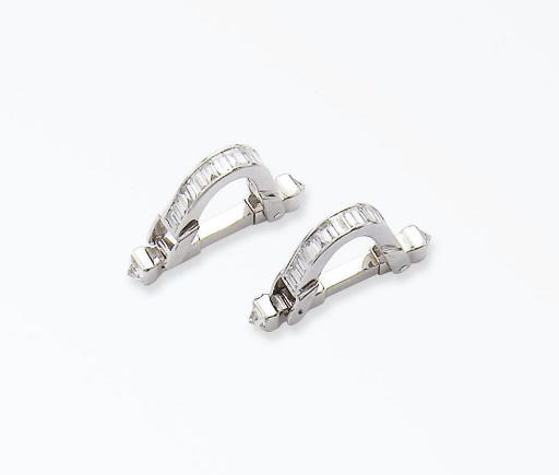 PAIRE DE BOUTONS DE MANCHETTES DIAMANTS