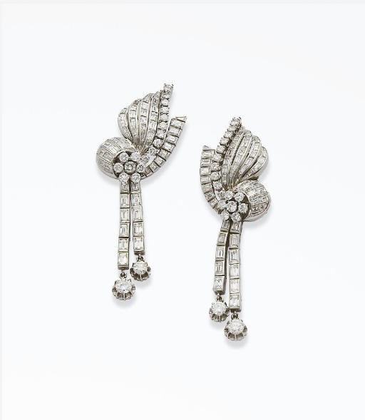 PAIRE DE CLIPS D'OREILLES DIAMANTS