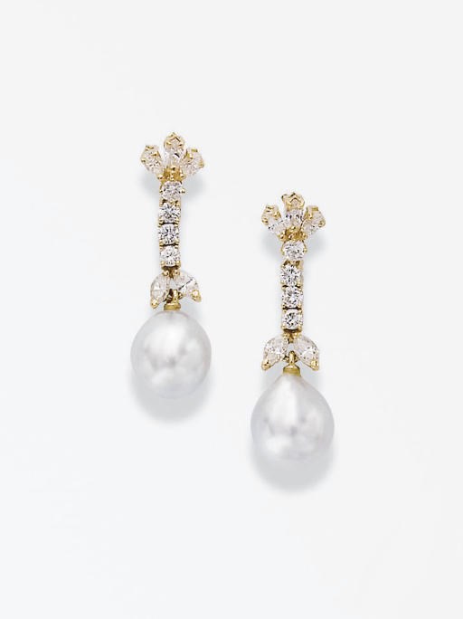 PAIRE DE PENDANTS D'OREILLES PERLES DE CULTURE ET DIAMANTS