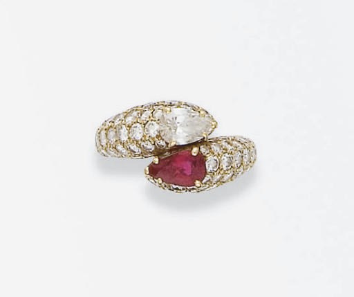 BAGUE TOI ET MOI RUBIS ET DIAMANTS, PAR CARTIER