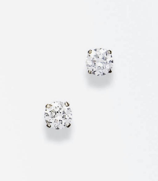 PAIRE DE CLOUS D'OREILLES DIAMANTS