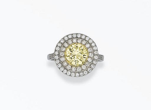 BAGUE DIAMANT DE COULEUR ET DIAMANTS