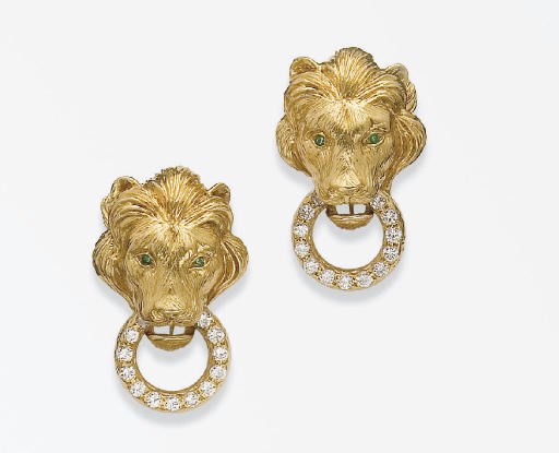 PAIRE DE CLIPS D'OREILLES EN OR ET DIAMANTS, PAR VAN CLEEF & ARPELS