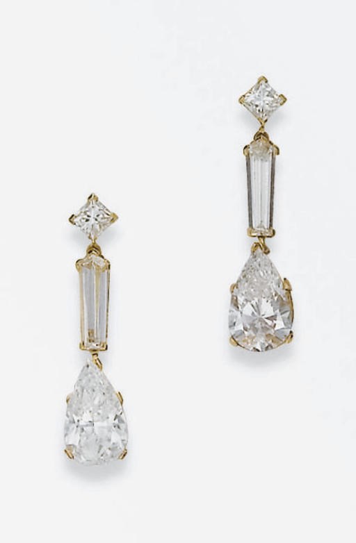 PAIRE DE PENDANTS D'OREILLES DIAMANTS