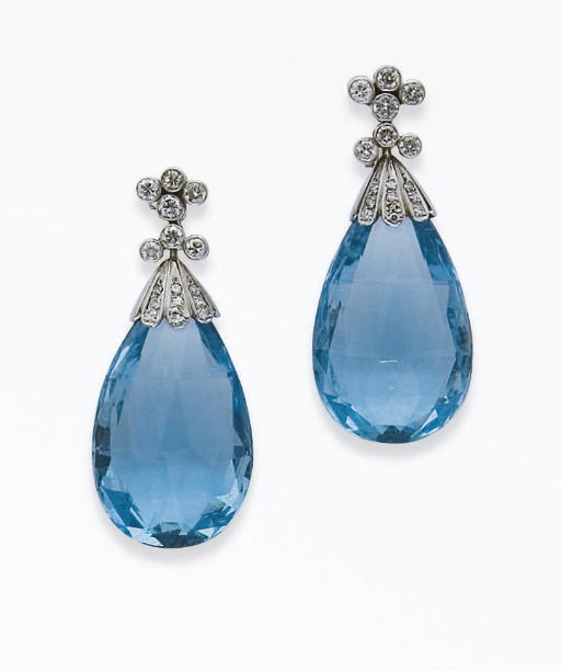 PAIRE DE PENDANTS D'OREILLES AIGUE-MARINES ET DIAMANTS