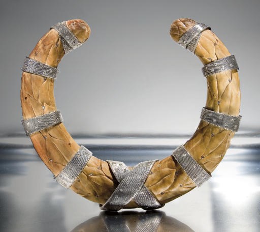 COLLIER TORQUE BOIS ET DIAMANTS, PAR JAR