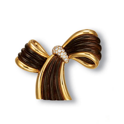 AN 18K GOLD, WOOD AND DIAMOND CLIP BROOCH, BY VAN CLEEF & ARPELS
