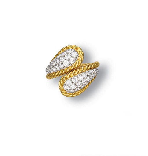 A DIAMOND AND GOLD RING, BY VAN CLEEF & ARPELS
