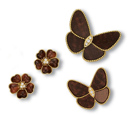 A SET OF WOOD, DIAMOND AND GOLD JEWELLERY, BY VAN CLEEF & ARPELS