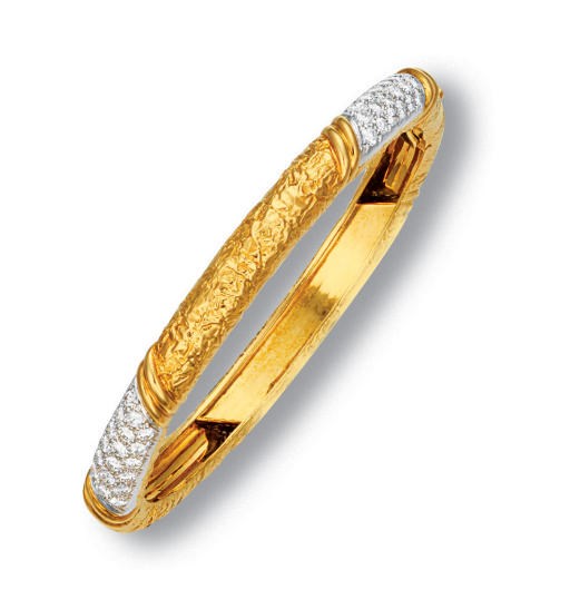 AN 18K GOLD, DIAMOND AND ONYX BANGLE, BY VAN CLEEF & ARPELS