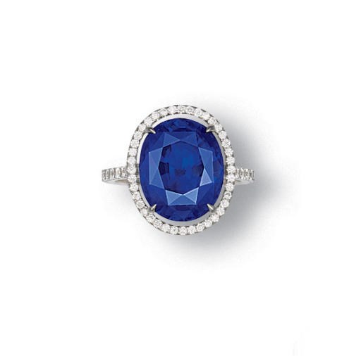 A SAPPHIRE AND DIAMOND RING