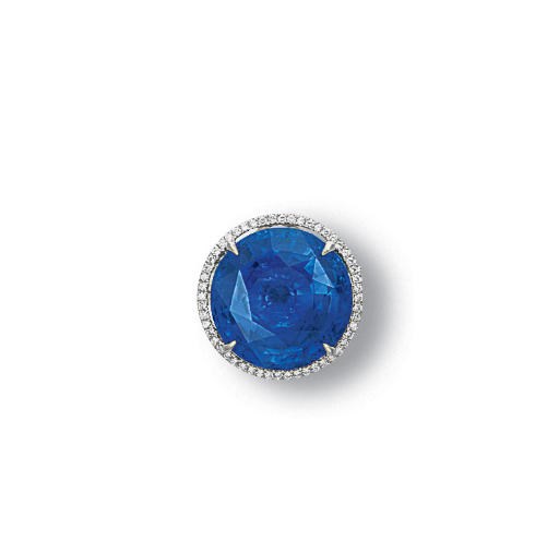A SAPPHIRE AND DIAMOND RING