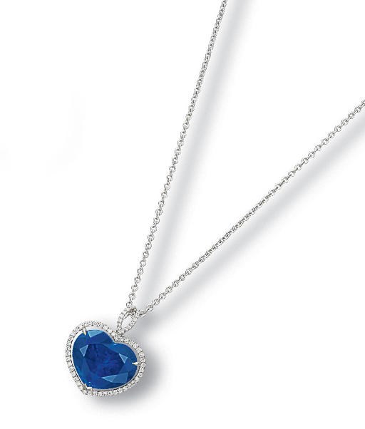 A SAPPHIRE AND DIAMOND PENDENT NECKLACE