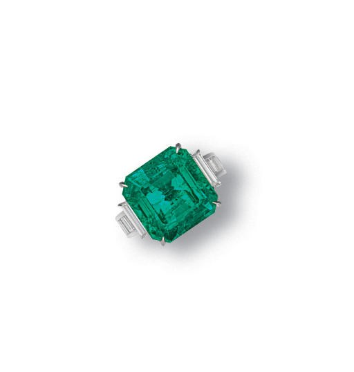 AN EMERALD AND DIAMOND RING