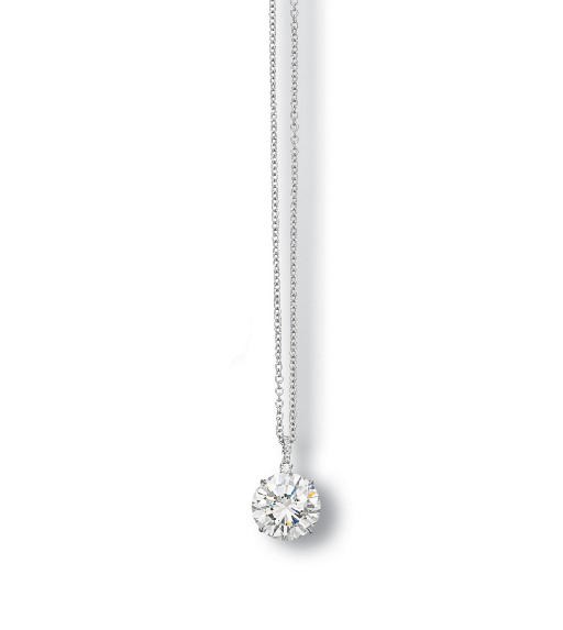 A DIAMOND PENDENT NECKLACE