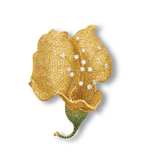 A YELLOW SAPPHIRE, TSAVORITE GARNET AND DIAMOND CLIP BROOCH, BY ANGEVIN